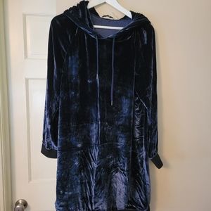 Alice and Olivia hooded velvet dress, size Lg aso taylor swift